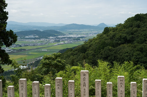 鎌倉・室町時代には、佐々木六角氏の居城として隆盛